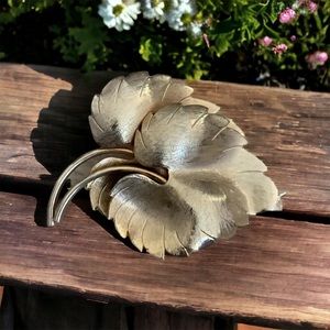 Vintage Gold Double Leaf Leaves Autumn Fall Metal Retro Brooch Pin